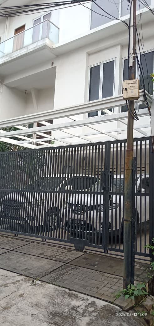 Konstruksi Atap Mansard Baja Ringan Hunian Klasik